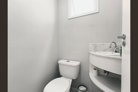 Casa de condomínio à venda com 110m², 3 quartos e 2 vagasLavabo