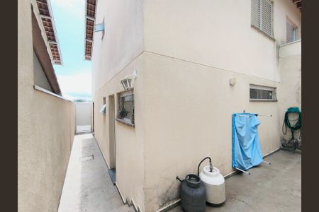 Casa de condomínio à venda com 110m², 3 quartos e 2 vagasQuintal