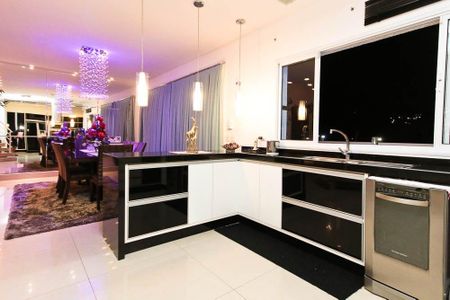 Casa à venda com 4 quartos, 450m² em Jardim Leonor Mendes de Barros, São Paulo