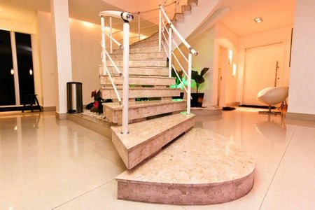 Casa à venda com 4 quartos, 450m² em Jardim Leonor Mendes de Barros, São Paulo