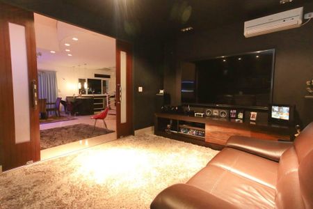 Casa à venda com 4 quartos, 450m² em Jardim Leonor Mendes de Barros, São Paulo