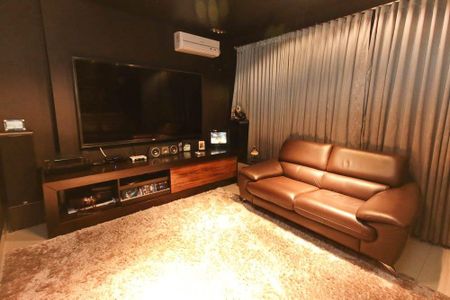 Casa à venda com 4 quartos, 450m² em Jardim Leonor Mendes de Barros, São Paulo