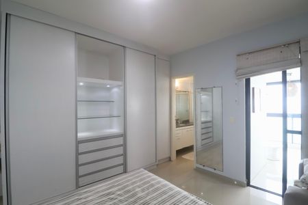 Apartamento para alugar com 220m², 4 quartos e 2 vagas Apartamento para alugar com 220m², 4 quartos e 2 vagasSuíte