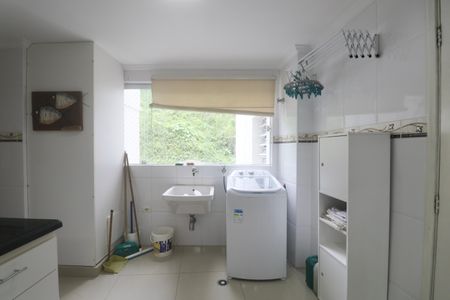 Apartamento para alugar com 220m², 4 quartos e 2 vagas Apartamento para alugar com 220m², 4 quartos e 2 vagasÁrea de Serviço