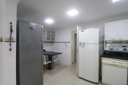 Apartamento para alugar com 220m², 4 quartos e 2 vagas Apartamento para alugar com 220m², 4 quartos e 2 vagasCozinha