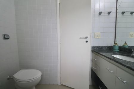 Apartamento para alugar com 220m², 4 quartos e 2 vagas Apartamento para alugar com 220m², 4 quartos e 2 vagasBanheiro Suíte 2