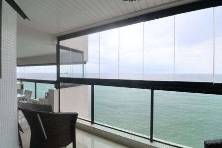 Apartamento para alugar com 220m², 4 quartos e 2 vagas Apartamento para alugar com 220m², 4 quartos e 2 vagasVista