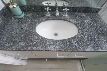 Apartamento para alugar com 220m², 4 quartos e 2 vagas Apartamento para alugar com 220m², 4 quartos e 2 vagasBanheiro Suíte 2