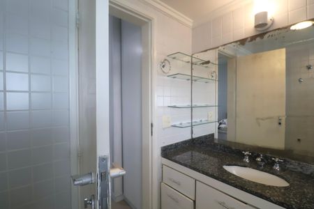 Apartamento para alugar com 220m², 4 quartos e 2 vagas Apartamento para alugar com 220m², 4 quartos e 2 vagasBanheiro Suíte