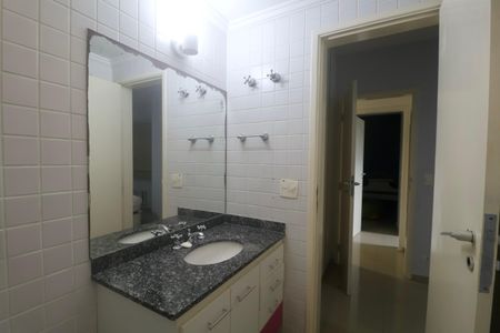 Apartamento para alugar com 220m², 4 quartos e 2 vagas Apartamento para alugar com 220m², 4 quartos e 2 vagasBanheiro Suíte 3