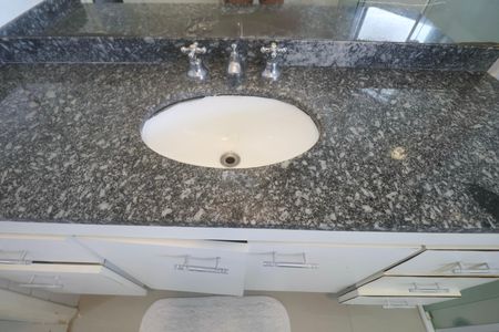 Apartamento para alugar com 220m², 4 quartos e 2 vagas Apartamento para alugar com 220m², 4 quartos e 2 vagasBanheiro Suíte