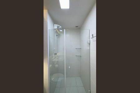 Banheiro de kitnet/studio para alugar com 1 quarto, 27m² em Santo Amaro, São Paulo