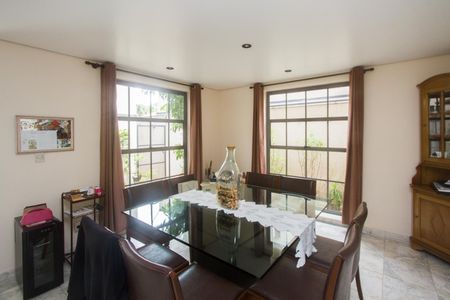 Casa para alugar com 395m², 4 quartos e 4 vagas