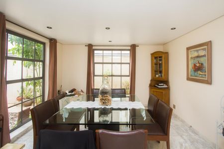 Casa para alugar com 395m², 4 quartos e 4 vagas