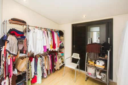 Casa para alugar com 395m², 4 quartos e 4 vagas