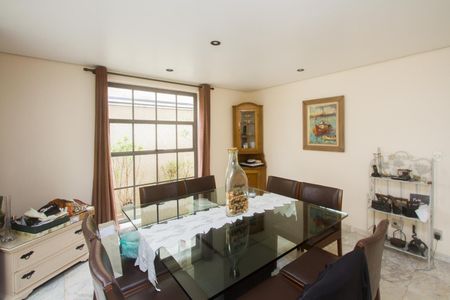 Casa para alugar com 395m², 4 quartos e 4 vagas