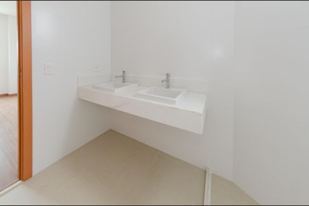 Apartamento à venda com 143m², 4 quartos e 3 vagasBanheiro suíte 1