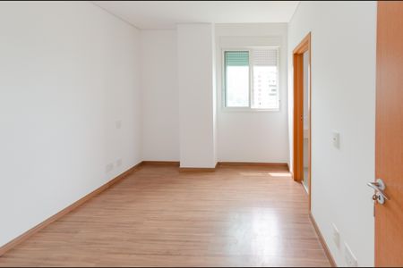 Apartamento à venda com 143m², 4 quartos e 3 vagasSuíte 2