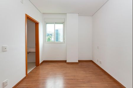 Apartamento à venda com 143m², 4 quartos e 3 vagasSuíte 2