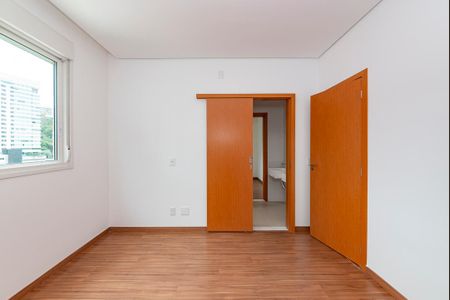 Apartamento à venda com 143m², 4 quartos e 3 vagasSemi Suíte 2