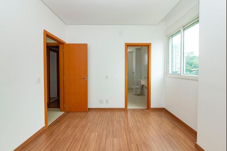 Apartamento à venda com 143m², 4 quartos e 3 vagasSuíte 2