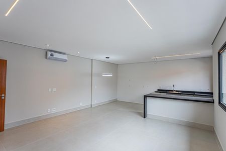 Casa à venda com 200m², 3 quartos e 3 vagas Casa à venda com 200m², 3 quartos e 3 vagasSala e cozinha