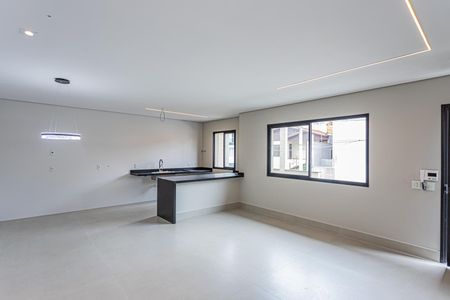 Casa à venda com 200m², 3 quartos e 3 vagas Casa à venda com 200m², 3 quartos e 3 vagasSala e cozinha