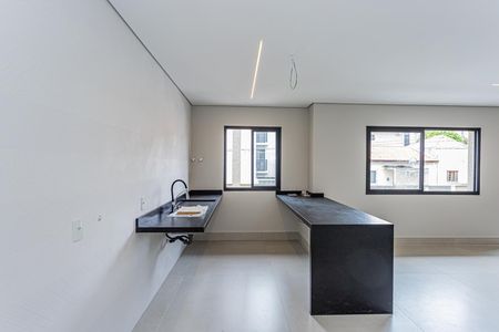 Casa à venda com 200m², 3 quartos e 3 vagas Casa à venda com 200m², 3 quartos e 3 vagasSala e cozinha