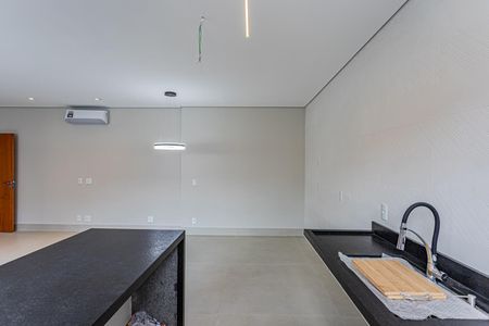 Casa à venda com 200m², 3 quartos e 3 vagas Casa à venda com 200m², 3 quartos e 3 vagasSala e cozinha