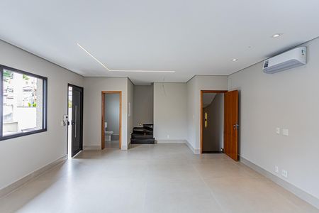 Sala e cozinha de casa à venda com 3 quartos, 200m² em Parque Sao Domingos, São Paulo
