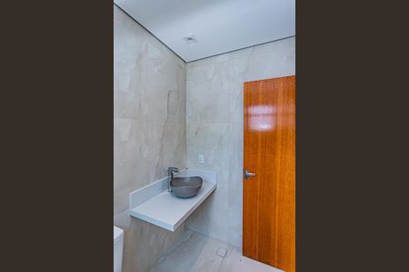 Casa à venda com 200m², 3 quartos e 3 vagas Casa à venda com 200m², 3 quartos e 3 vagasBanheiro suite