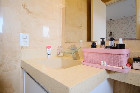 Apartamento à venda com 84m², 2 quartos e 2 vagasBanheiro da Suíte 1