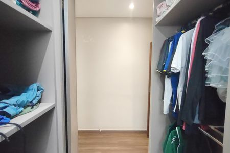 Casa à venda com 180m², 3 quartos e 3 vagasCloset da suíte