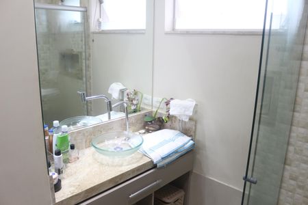 Casa à venda com 180m², 3 quartos e 3 vagasBanheiro da Suíte