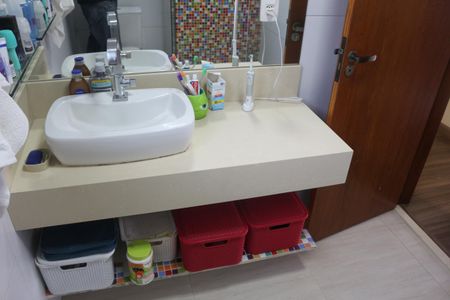 Casa à venda com 180m², 3 quartos e 3 vagasBanheiro