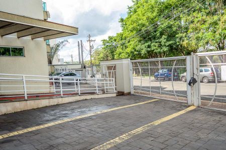 Apartamento para alugar com 73m², 3 quartos e 2 vagasEstacionamento e portão de entrada do condomínio