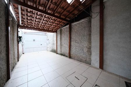 Casa à venda com 75m², 2 quartos e 2 vagasGaragem