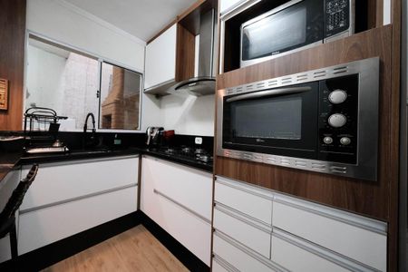 Casa à venda com 75m², 2 quartos e 2 vagasCozinha e Área de Serviço