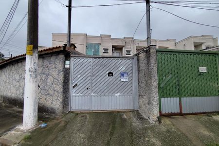 Casa à venda com 75m², 2 quartos e 2 vagas Casa à venda com 75m², 2 quartos e 2 vagasFachada