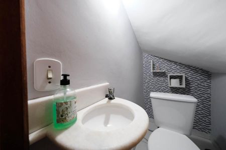 Casa à venda com 75m², 2 quartos e 2 vagasLavabo