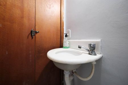 Casa à venda com 75m², 2 quartos e 2 vagasLavabo