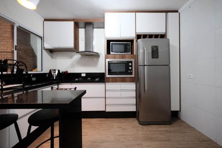 Casa à venda com 75m², 2 quartos e 2 vagasCozinha e Área de Serviço