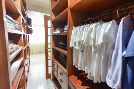 Apartamento à venda com 140m², 4 quartos e 1 vagaCloset da Suíte