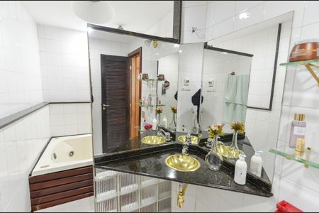 Apartamento à venda com 140m², 4 quartos e 1 vagaBanheiro da Suíte