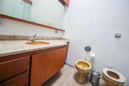 Casa à venda com 776m², 5 quartos e 4 vagasBanheiro da Suíte 2