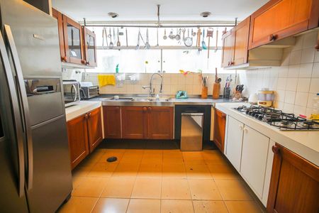 Casa à venda com 776m², 5 quartos e 4 vagasCozin