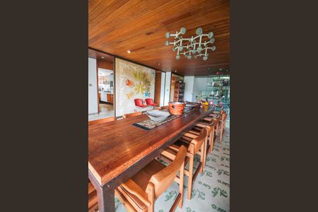 Casa à venda com 776m², 5 quartos e 4 vagasSala