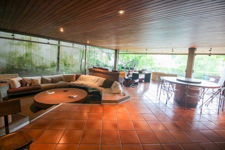 Casa à venda com 776m², 5 quartos e 4 vagasSala