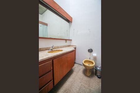 Casa à venda com 776m², 5 quartos e 4 vagasBanheiro da Suíte 2