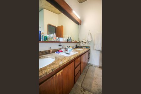 Casa à venda com 776m², 5 quartos e 4 vagasBanheiro da Suíte 1